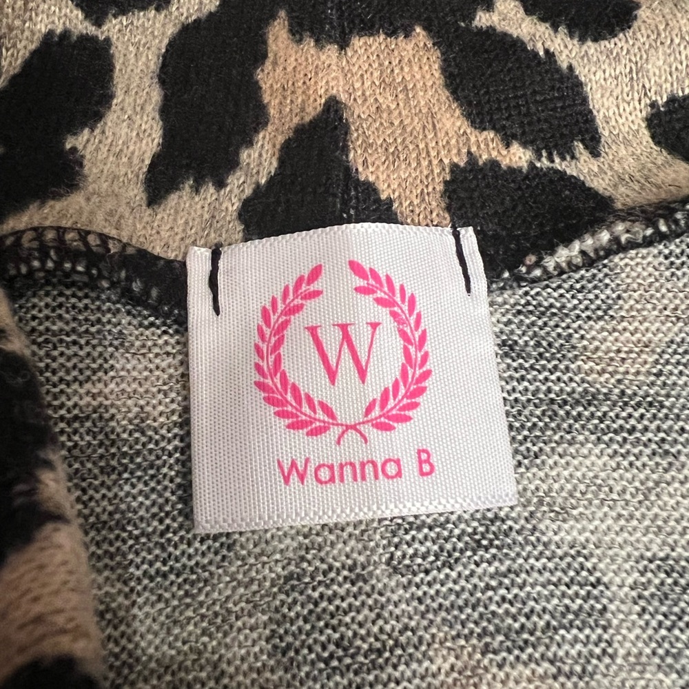 Wanna B boutique leopard print sweater - Picture 4 of 4